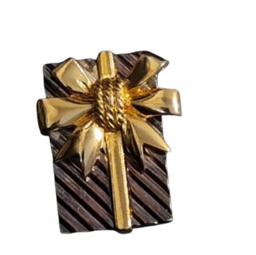 PREMIER DESIGNS Gold Tone gift box Brooch pendant PD Crown Costume
